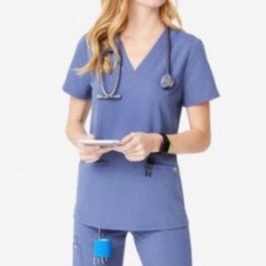 Big Sky 3 pocket scrub top